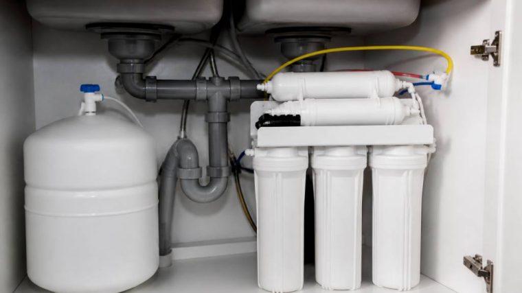 Osmoseur inverse : comment il aide à réduire les pfas dans l’eau du robinet