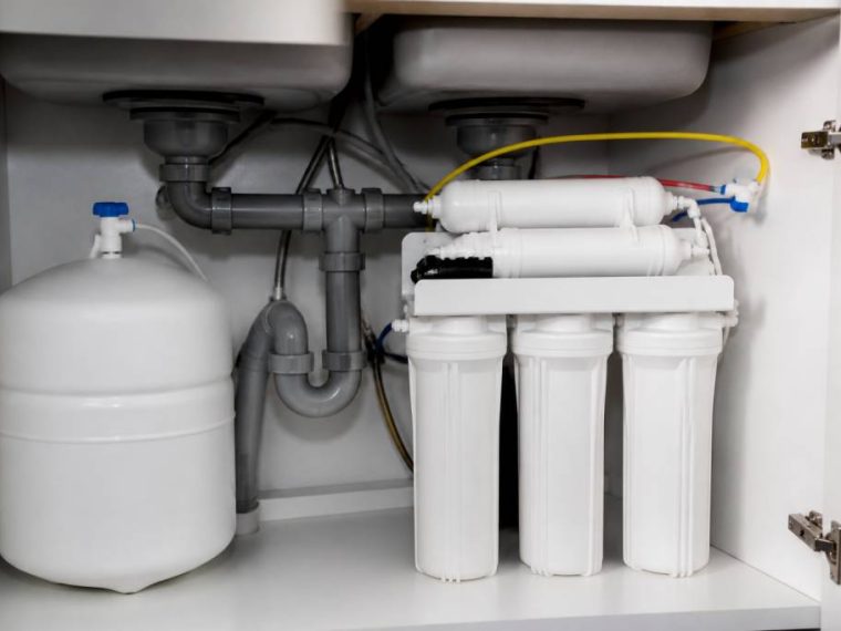Osmoseur inverse : comment il aide à réduire les pfas dans l’eau du robinet